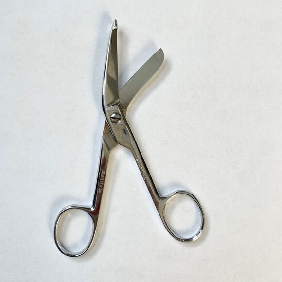 Wiss USA Vintage Bandage Scissors Chrome Plate Angled 5" - Picture 4 of 4